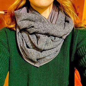 Lululemon Vinyasa scarf. NWOT pink/dark grey